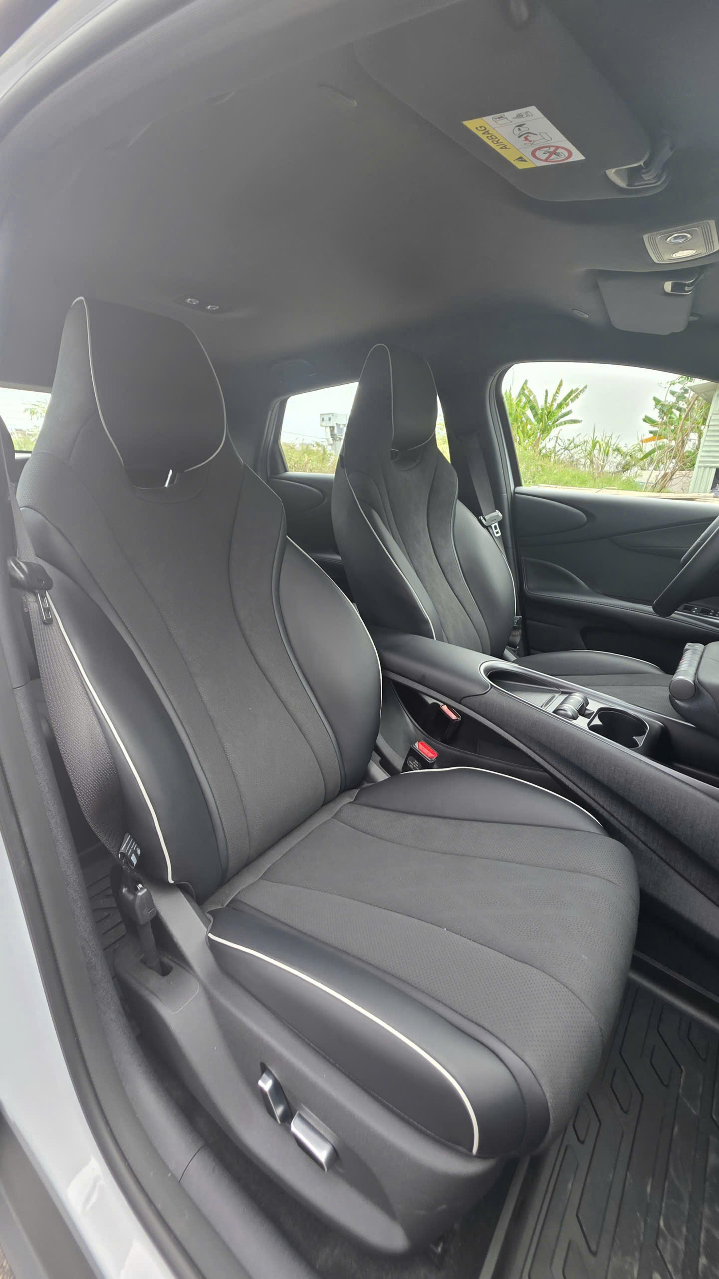 Ghế trước BYD Dolphin bọc da tổng hợp