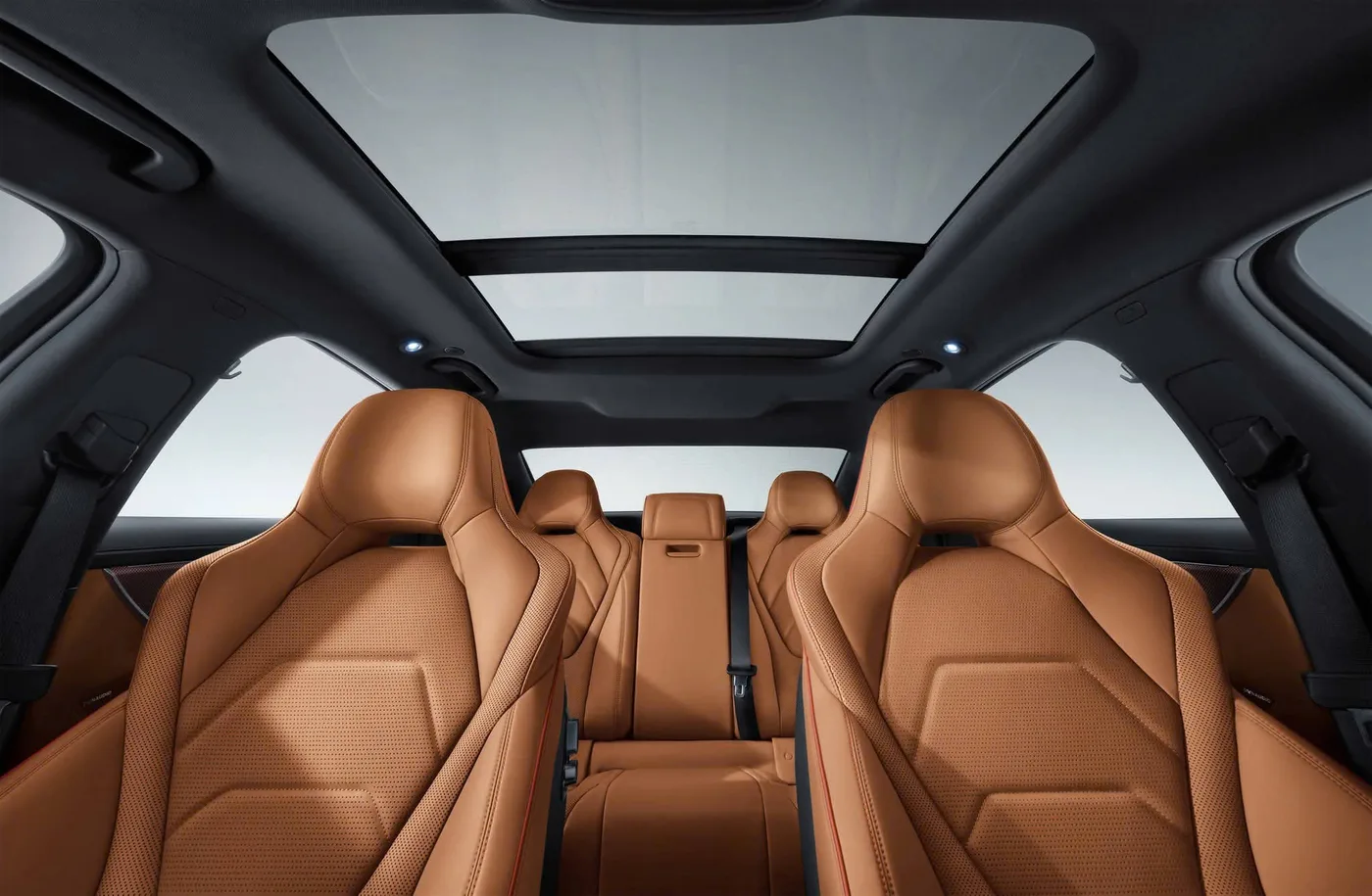 Khoang nội thất và cửa sổ trời BYD Han tại BYD Khánh Hoà Nha Trang