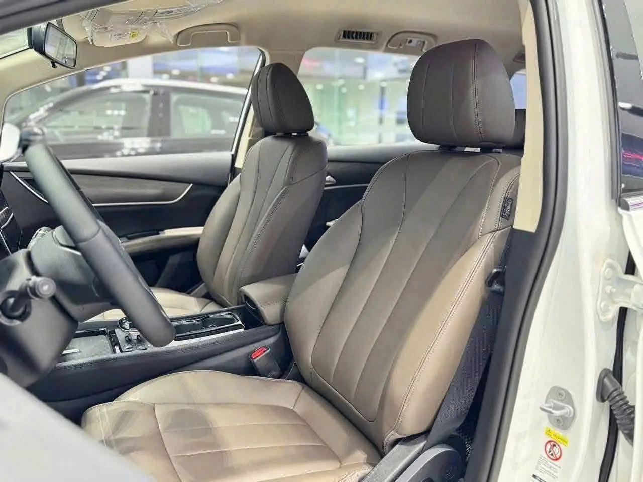 Hàng ghế trước BYD M6 tại BYD Khánh Hoà Nha Trang