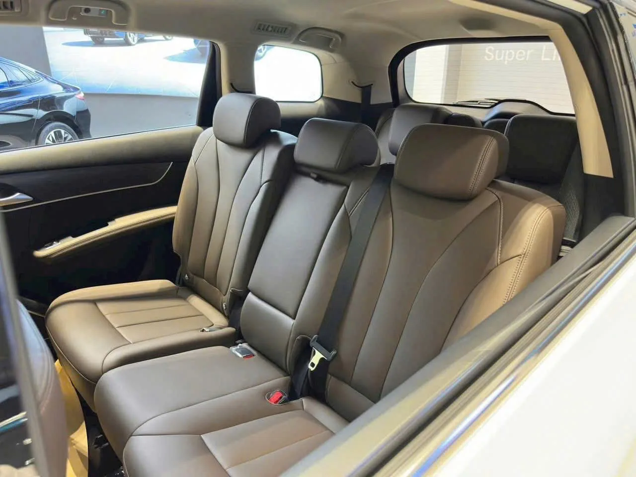 Hàng ghế giữa BYD M6 tại BYD Khánh Hoà Nha Trang