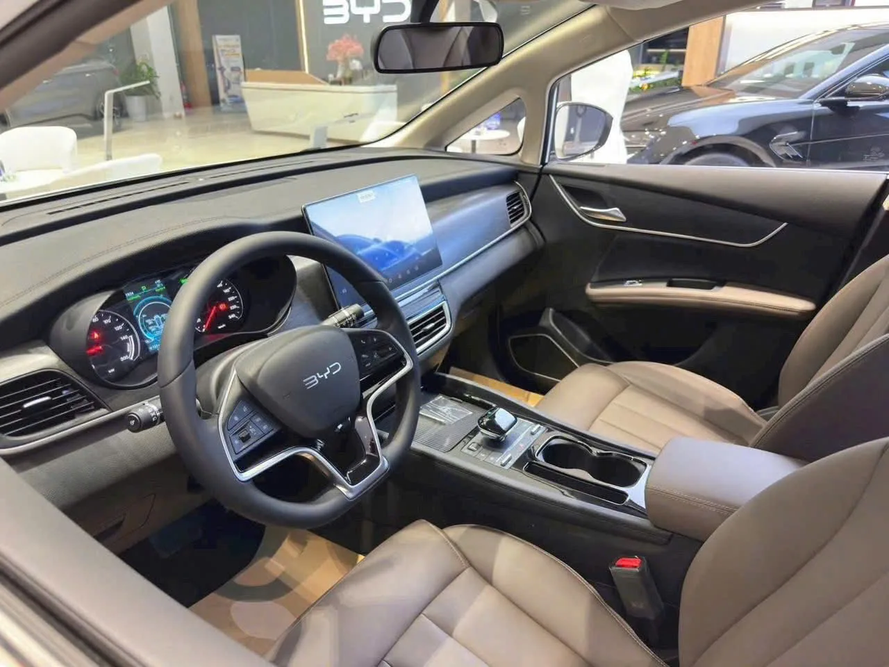 Vô lăng BYD M6 tại BYD Khánh Hoà Nha Trang