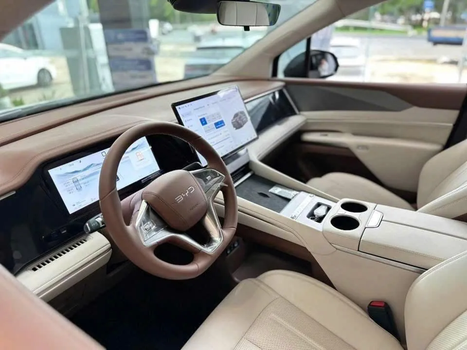 Vô lăng BYD M9 tại BYD Khánh Hoà Nha Trang