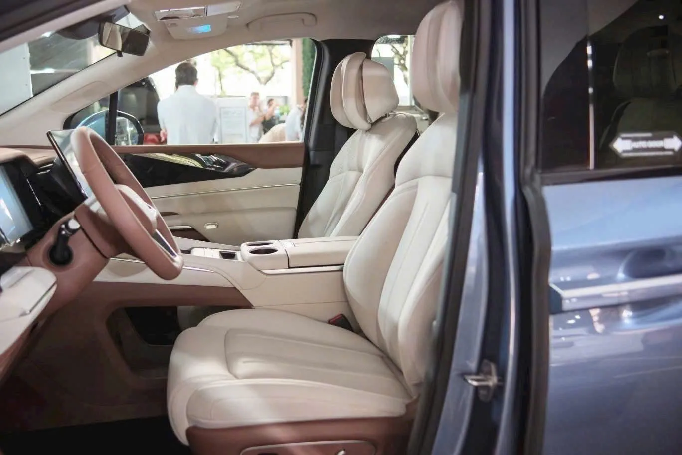 Ghế lái BYD M9 tại BYD Khánh Hoà Nha Trang